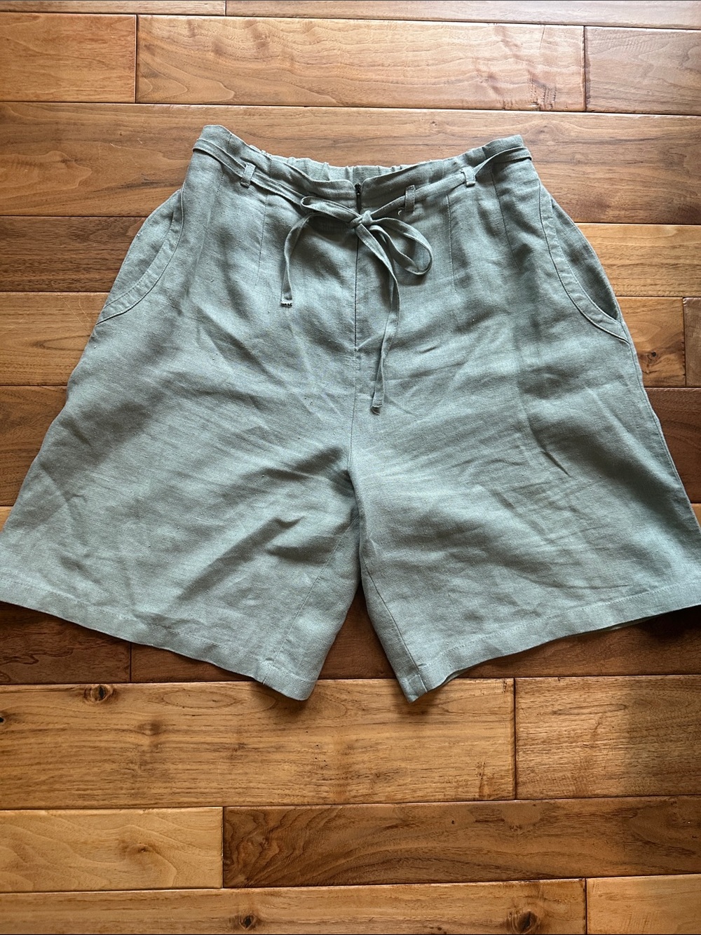 Vtg Harve Bernard linen Bermuda shorts.